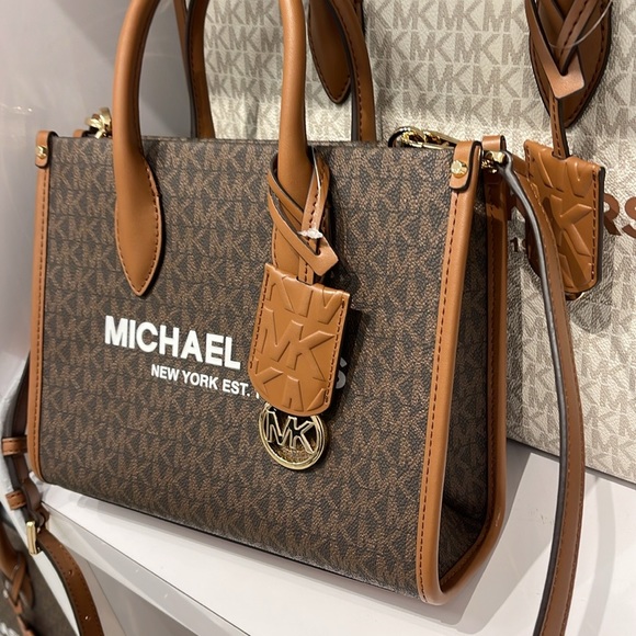 MICHAEL KORS
Mirella Small Logo Crossbody Bag
Brown
NWT - Picture 13 of 16